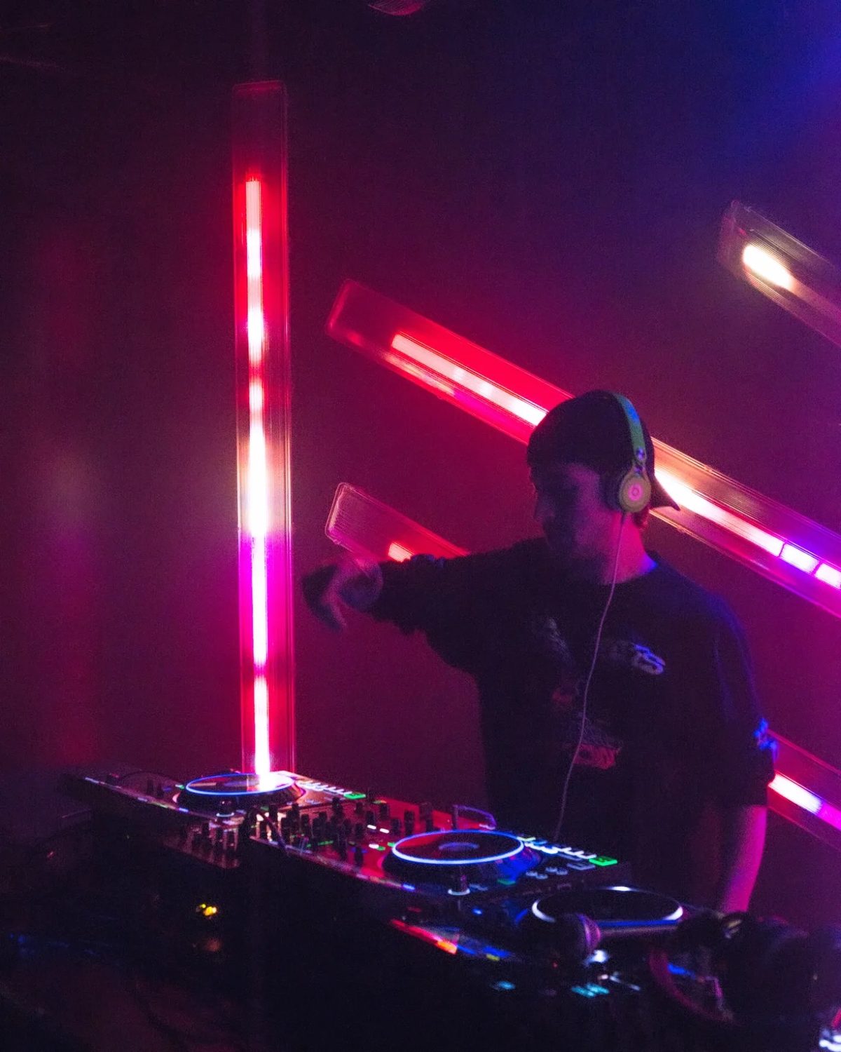 DJ Hersky performing live
